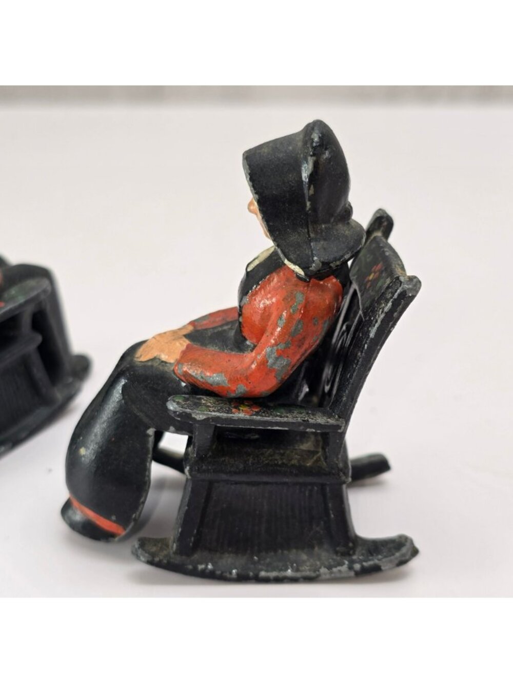 Amish Man & Woman in Rocking Chairs Salt and Pepper Cast Iron Figures CM2359 - Picture 11 of 12